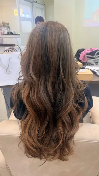 ロング 鶴見 和美のヘアスタイル