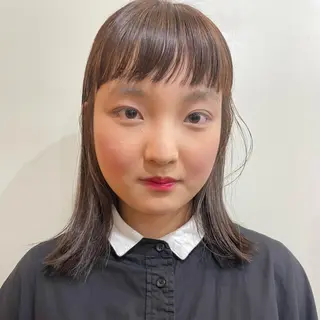 ミディアム カラー ホリケ アオイのヘアスタイル