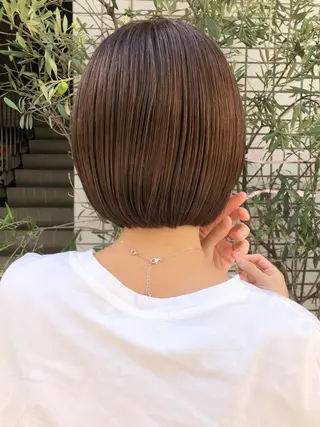 ショート カラー ミルクティーベージュ /ブリーチ/Wカラーのヘアスタイル