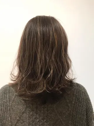 ミディアム カラー ぱつっとボブ/ 小野あかねのヘアスタイル