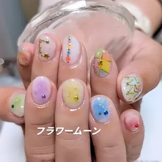 ネイル フラワー ムーンのネイルデザイン