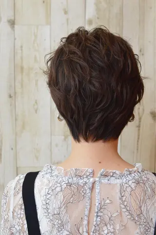 ショート カラー パーマ ヘアアレンジ 白浜 サキのヘアスタイル