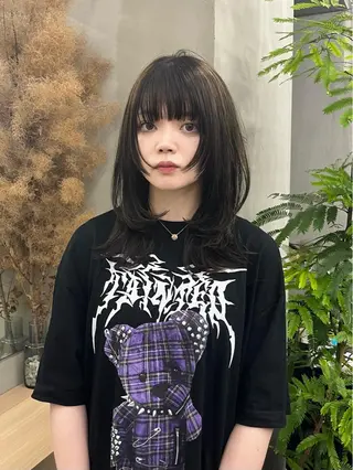 ロング カラー イツク ⚡️ ルーツ/ハイトーンのヘアスタイル