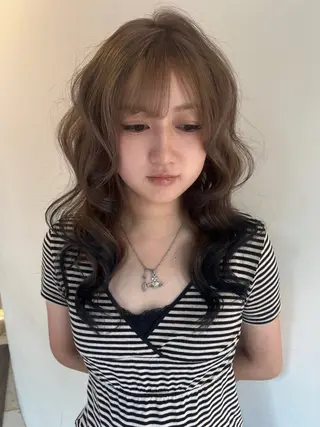 カラー 美咲 ブリーチ/ハイトーンのヘアスタイル
