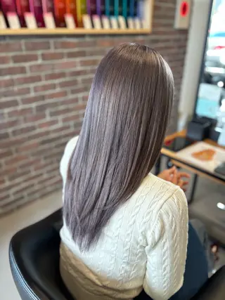 ロング カラー 山路 結花のヘアスタイル