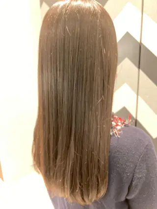 ロング 白髪ぼかし大人メンズ 根本零のヘアスタイル