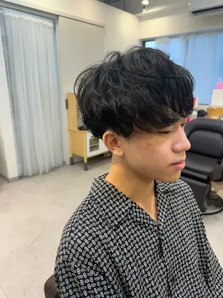 ミディアム パーマ メンズ 似合う髪型見つけます AYAKAのヘアスタイル