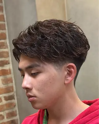 ショート パーマ メンズ トミモト アユムのヘアスタイル