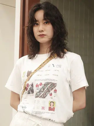 ミディアム パーマ (h)wim ウィムのヘアスタイル