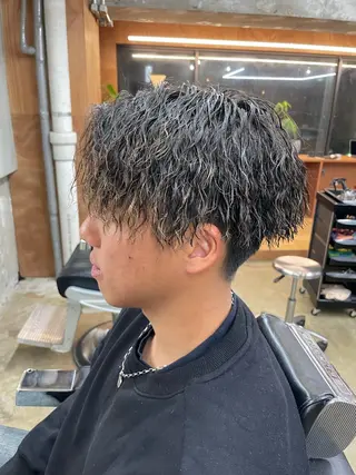 ショート カラー パーマ ヘアアレンジ メンズ 亀井隆汰/メンズ専門 パーマ/フェード可のヘアスタイル