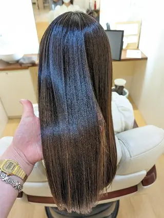 ミディアム 井上 真貴子のヘアスタイル