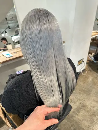 セミロング カラー ✨艶ブリーチカラー ✨四ノ宮裕己のヘアスタイル