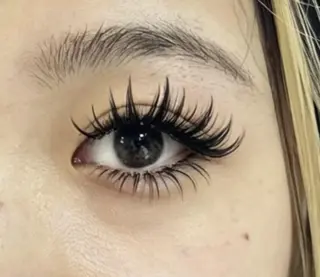 マツエク・マツパ MIKU🦋アイラッ シュ🤍漫画ワンホンのマツエク・マツパデザイン