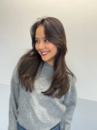 セミロング カラー 顔まわりの神様✨ 透明感カラー藤嶋秀幸のヘアスタイル