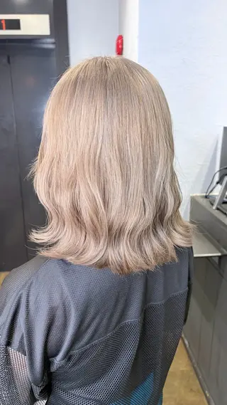 カラー ハイトーン GiseL AIRIのヘアスタイル