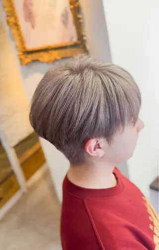 ショート 飯星慧斗 /ブリーチ、縮毛矯正のヘアスタイル