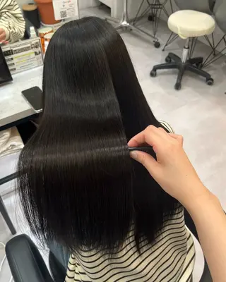 ロング レイヤーカット/ 暗髪カラー🧸ナシコのヘアスタイル