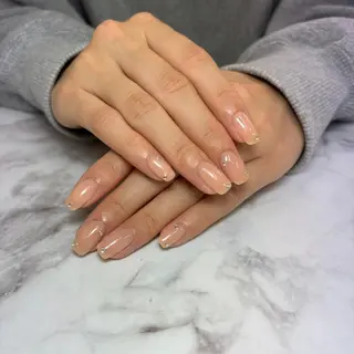 salon UNE LMA見習いスタッフのネイルデザイン
