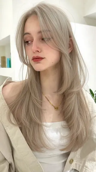 ロング カラー レイヤー/顔周り ブリーチカラーのヘアスタイル