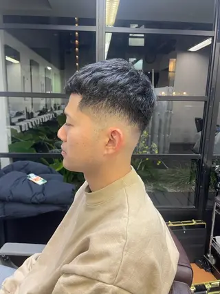 ショート 岡本 佳久のヘアスタイル