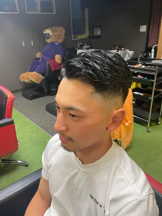 ショート メンズ デザインカラー🏝️ 須賀汐音のヘアスタイル