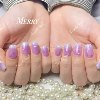 ネイル 🦋 Queenieのネイルデザイン