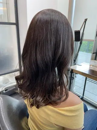 カラー ミルクティー× グレージュMOMOのヘアスタイル