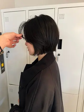 ショート カラー 切りっぱなしボブ レイヤー/縮毛矯正のヘアスタイル
