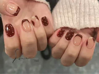 ショート SHE adusaのネイルデザイン
