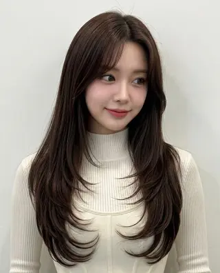 セミロング レイヤーカット⭐️ ハッシュカット特化のヘアスタイル