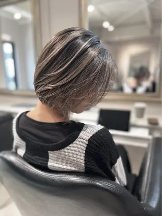 カラー ユイ コハルのヘアスタイル