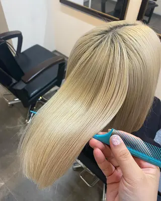 ミディアム カラー AnFye cinq milleのヘアスタイル