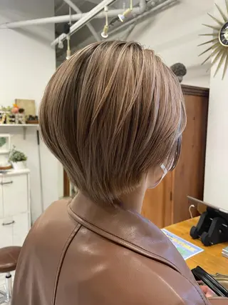 ショート カラー インナーカラー 推し ブリーチ  髪質改善のヘアスタイル