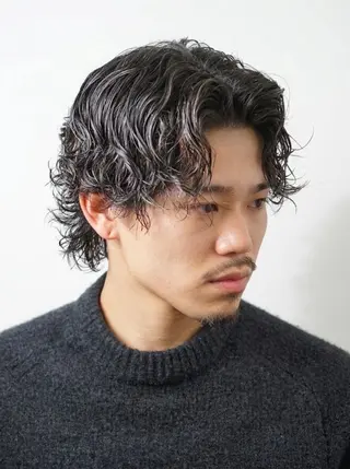 ショート パーマ メンズ 深井 龍生のヘアスタイル