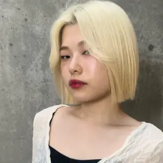 ショート カラー ★デザインカラー ハイトーン ももか★のヘアスタイル