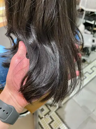 ミディアム 似合わせレイヤー ＆縮毛矯正のヘアスタイル