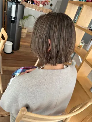 ミディアム カラー 遠山 葉月のヘアスタイル