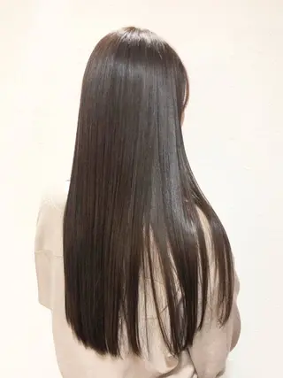 カラー Y. Kizawaのヘアスタイル