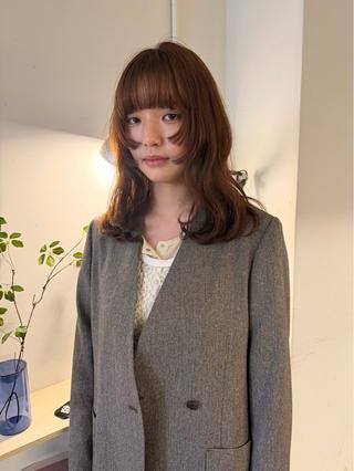 ミディアム カラー MIU/ルーツカラー 顔まわりレイヤーのヘアスタイル