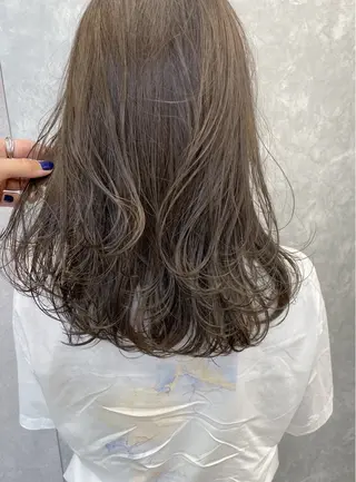 ミディアム カラー 吉江 結菜のヘアスタイル