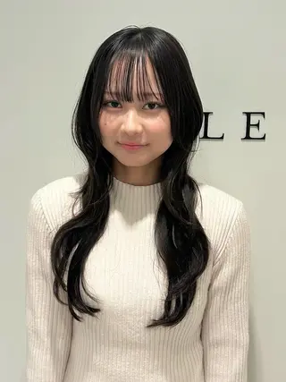 ロング レイヤー｜ハッシュ｜ ヘアセット｜山田寛菜のヘアスタイル