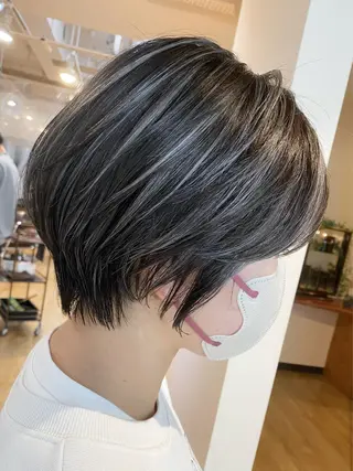 ショート 白髪ぼかし バレイヤージュ志鎌のヘアスタイル