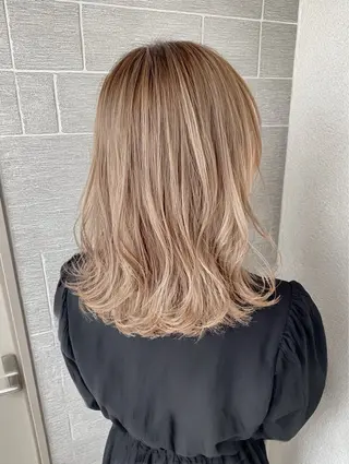 セミロング 🎨ハイトーン ブリーチ✨RYUKIのヘアスタイル
