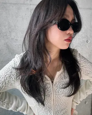 セミロング レイヤーカット\ウル フ　chinatsuのヘアスタイル
