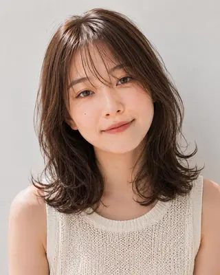 セミロング ブリーチなし透明感 カラー🌷宮部楓奈のヘアスタイル