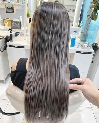 セミロング カラー 尾﨑 春華のヘアスタイル