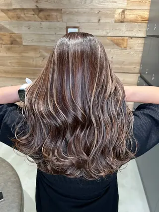 セミロング 🇺🇸ハイライト特 化美容師🇺🇸漆沢のヘアスタイル