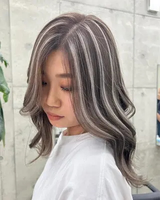 ミディアム LINOET名古屋 ブリーチ/ハイトーンのヘアスタイル