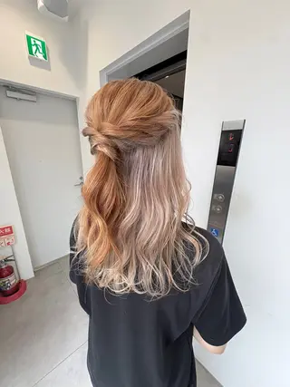 ミディアム カラー 天野 利咲のヘアスタイル