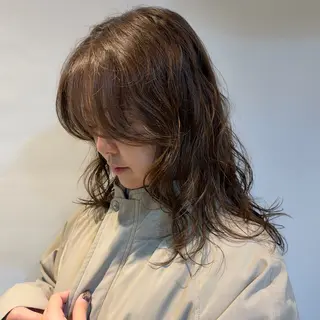 セミロング パーマ 林 小桃のヘアスタイル